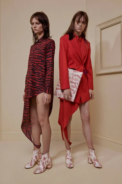 Look 16